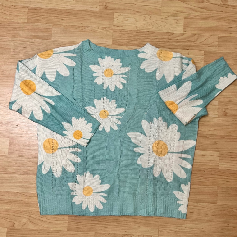 Daisy sweater- cream
Size large